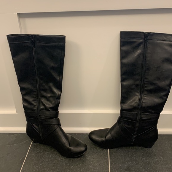 Black boots - Picture 5 of 9